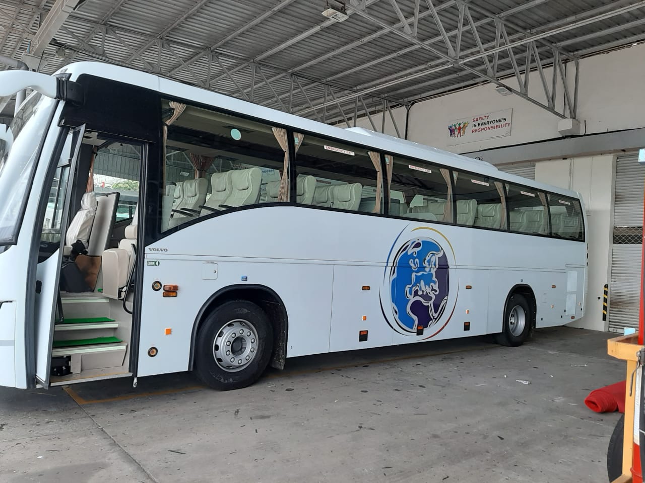 Volvo 41 Seater Bus on rent in Jaipur with driver - SVT Holidays