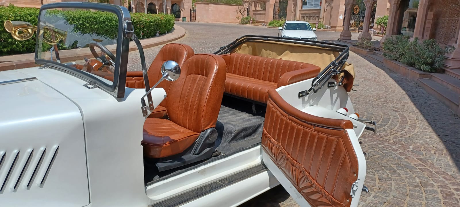 Vintage Cars on rent in Jaipur with driver - SVT Holidays